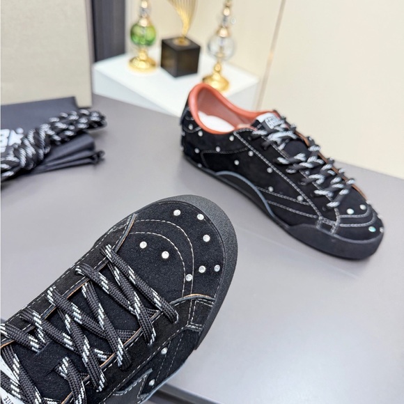 Golden Goose Black Star Sneakers with White Accents - Picture 4 of 7